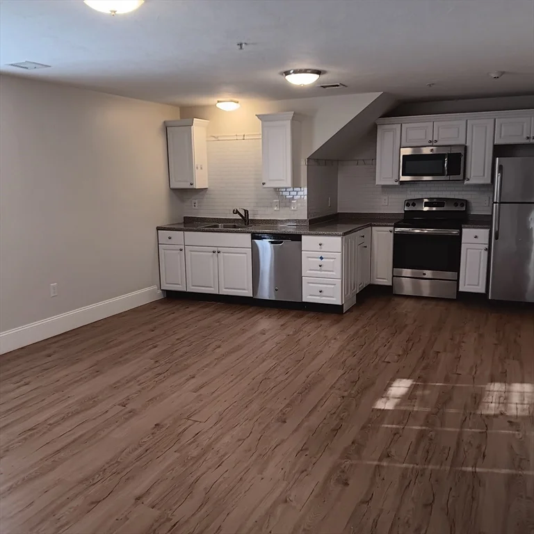 1 bed, 1 bath apartment for rent at 339 Centre St Unit 9, Middleboro — photo 2 of 10