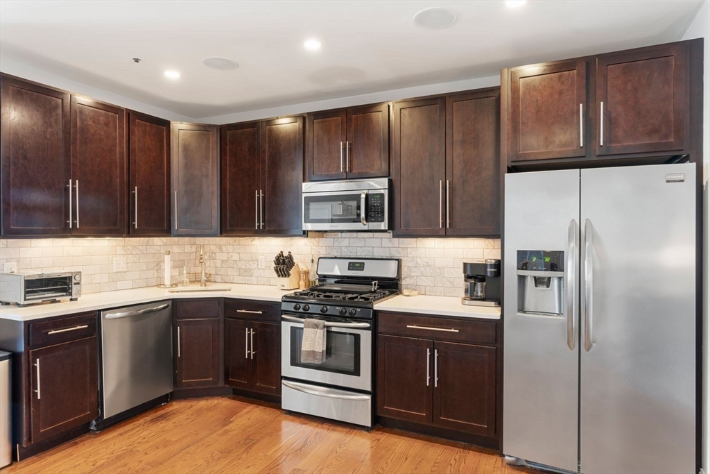2 bed, 1 bath apartment for rent at 339 D St Unit 8, South Boston — photo 3 of 32