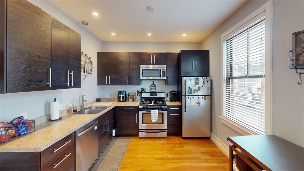 3 bed, 2 bath apartment for rent at 339 Dorchester St Unit 2, South Boston — photo 10 of 20