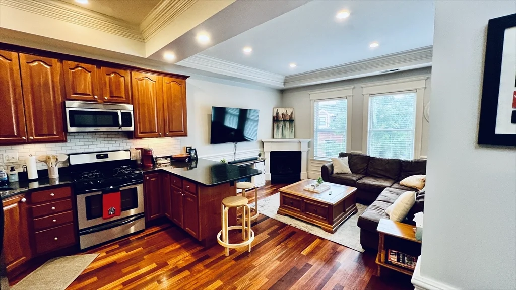 2 bed, 1 bath apartment for rent at 339 E St Unit 3, South Boston