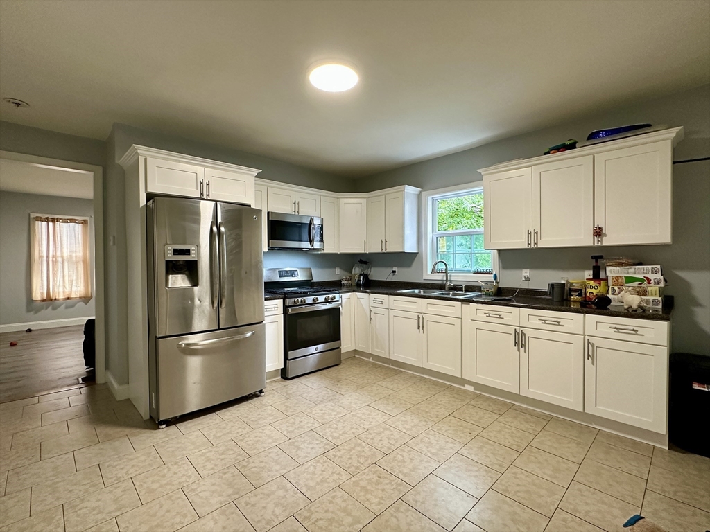 2 bed, 1 bath apartment for rent at 339 N Front St Unit 1, New Bedford — photo 5 of 11