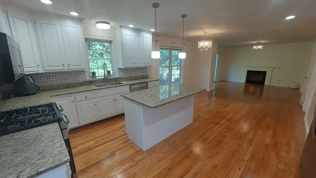 5 bed, 3 bath apartment for rent at 339 Poplar St, Roslindale — photo 4 of 32
