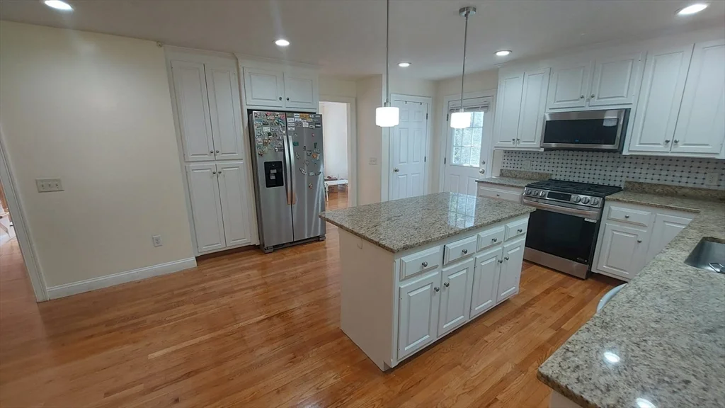 5 bed, 3 bath apartment for rent at 339 Poplar St, Roslindale — photo 3 of 32
