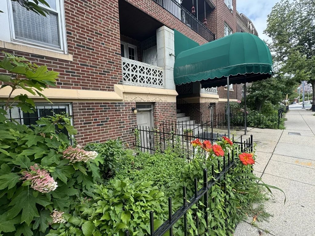 1 bed, 1 bath apartment for rent at 339 S Huntington Ave Unit 7, Jamaica Plain — photo 8 of 10