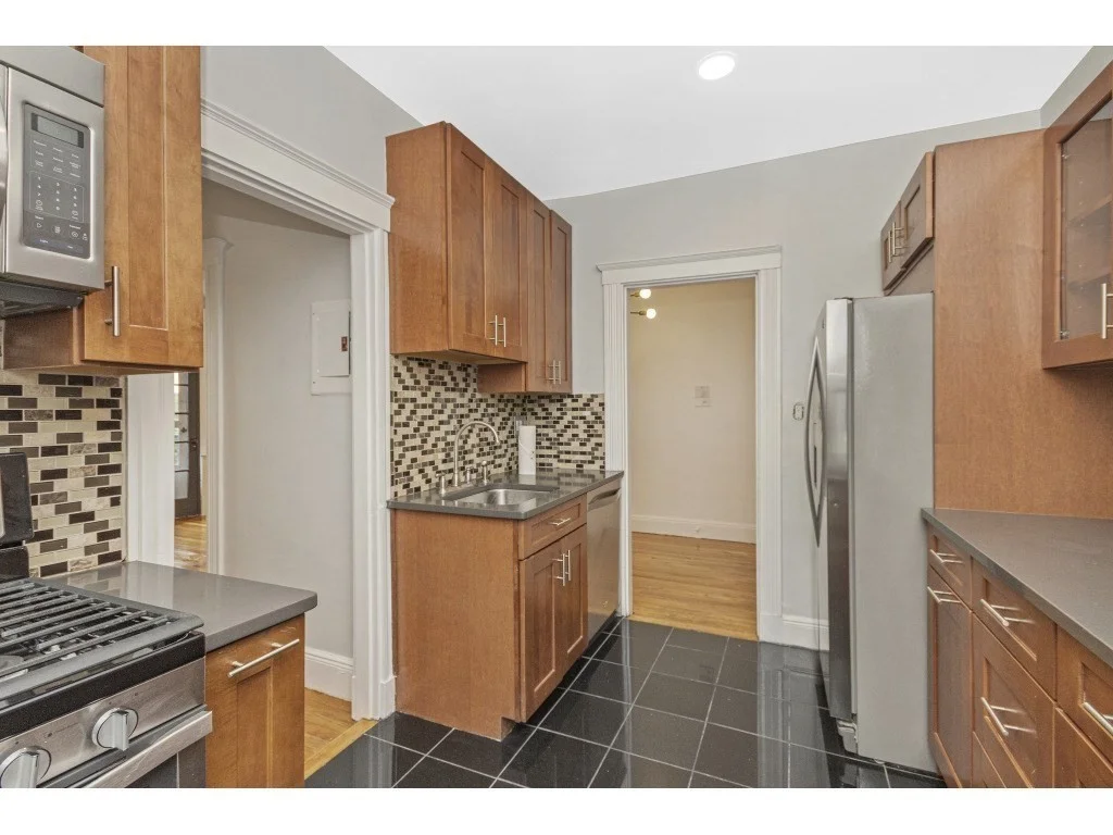 2 bed, 1 bath apartment for rent at 339 S Huntington Ave Unit 8, Boston — photo 6 of 14