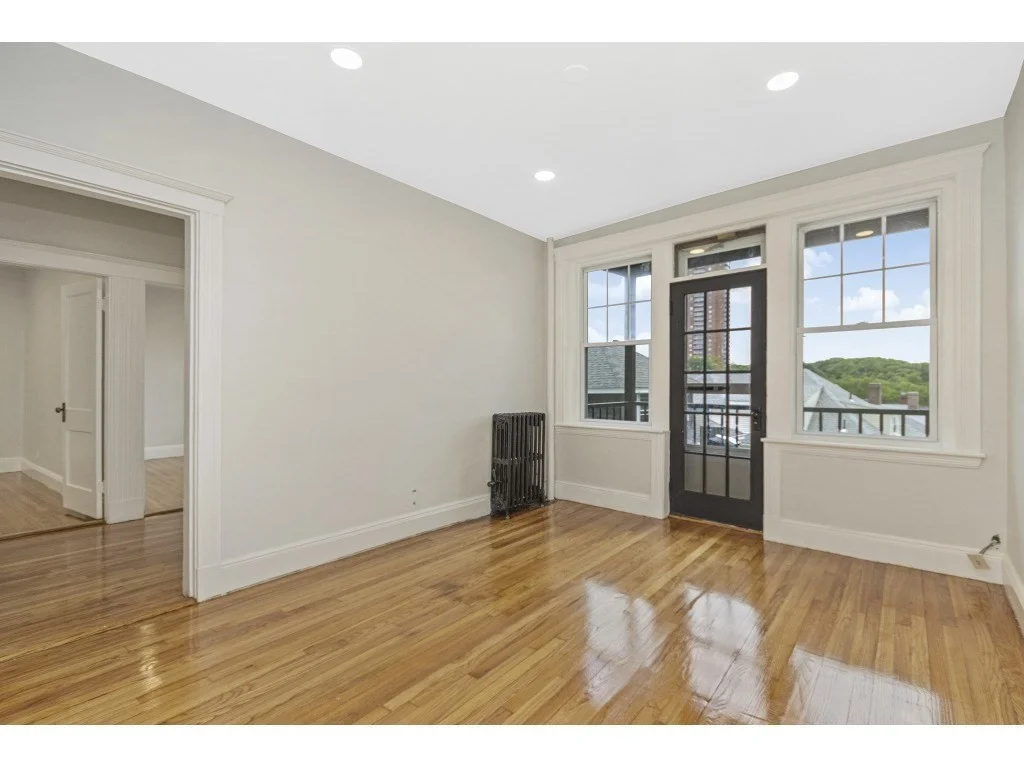 2 bed, 1 bath apartment for rent at 339 S Huntington Ave Unit 8, Boston — photo 3 of 14