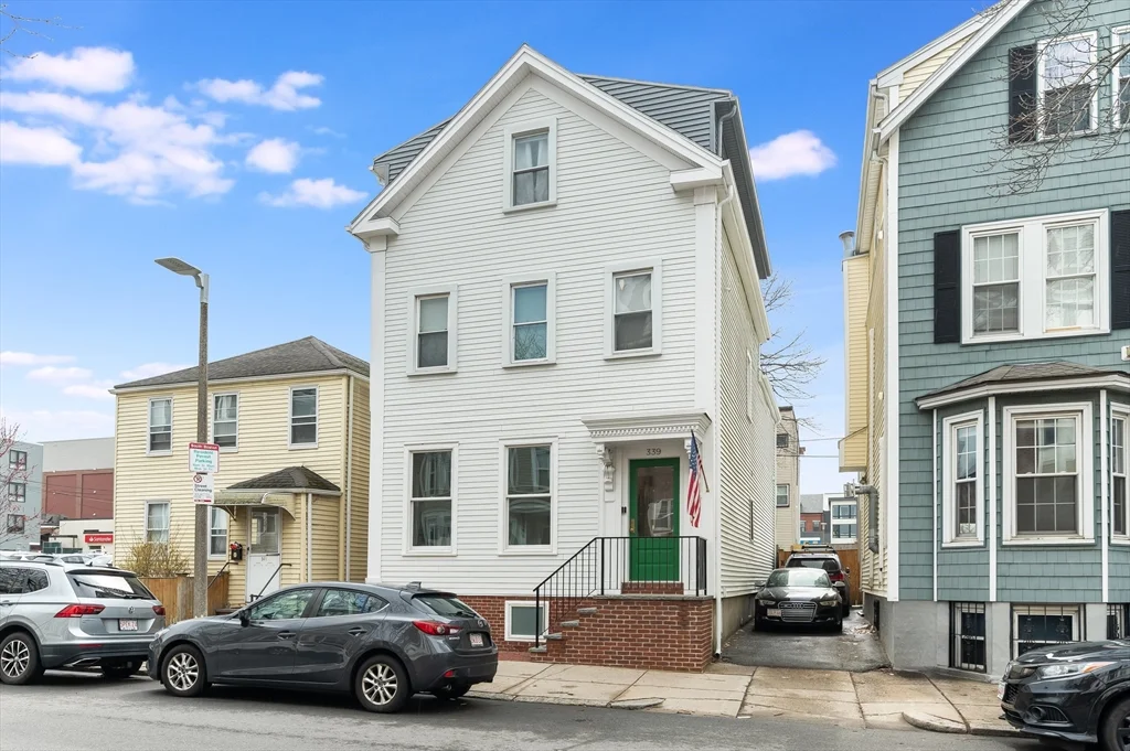 3 bed, 2 bath apartment for rent at 339 W 3rd St Unit 2, South Boston — photo 1 of 2