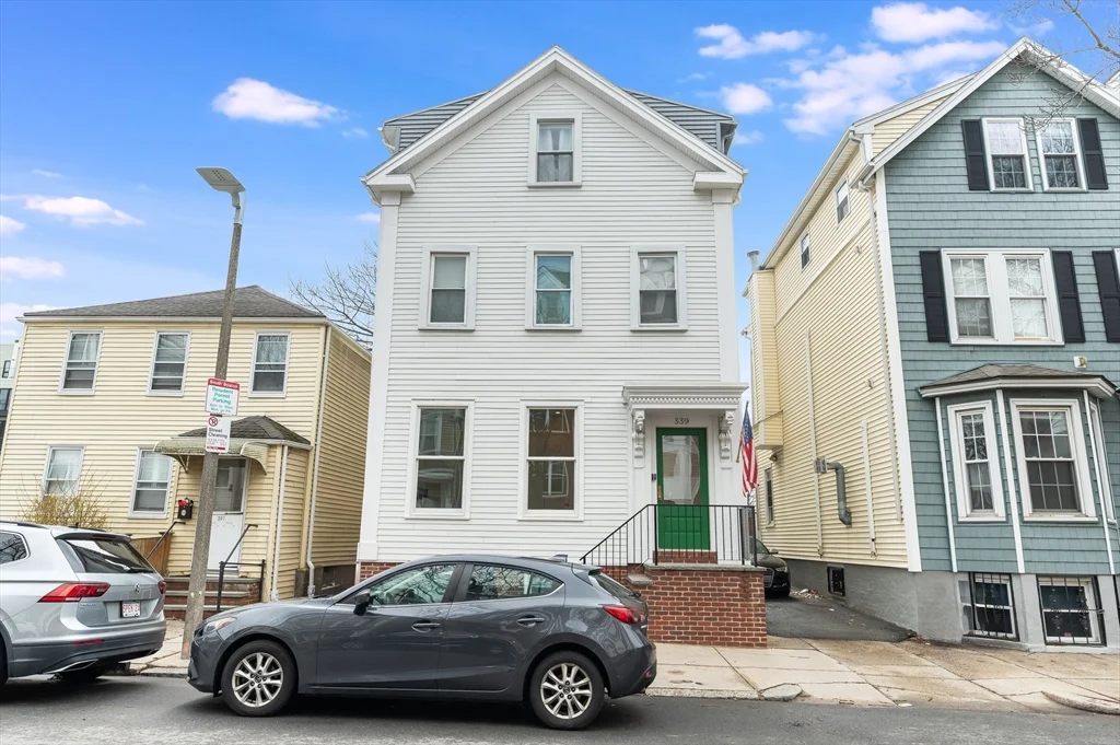 3 bed, 2 bath apartment for rent at 339 W 3rd St Unit 2, South Boston — photo 2 of 2