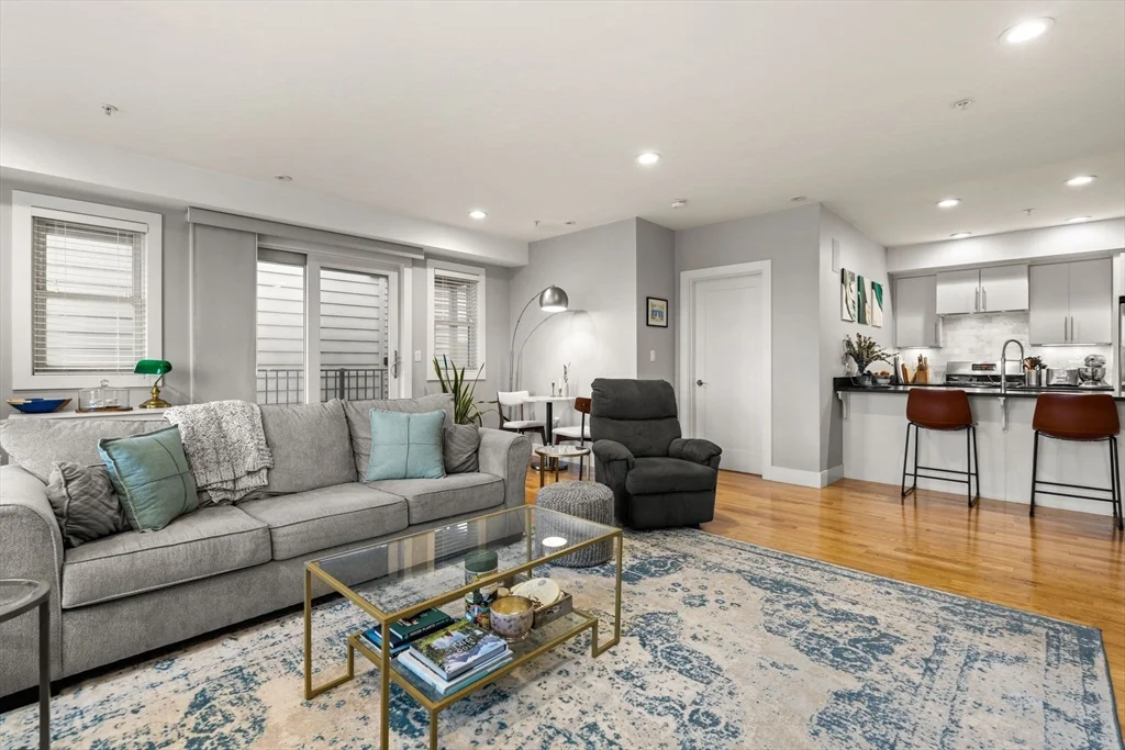 2 bed, 2 bath apartment for rent at 339 W Broadway Unit 12, South Boston — photo 9 of 23