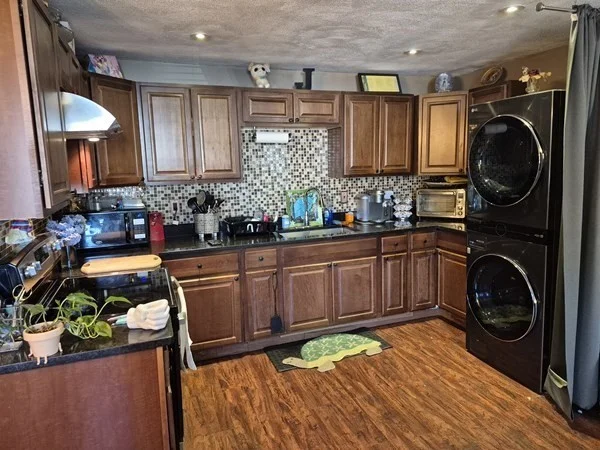 2 bed, 1 bath apartment for rent at 33A Jackson St Unit 203, Lynn — photo 1 of 7