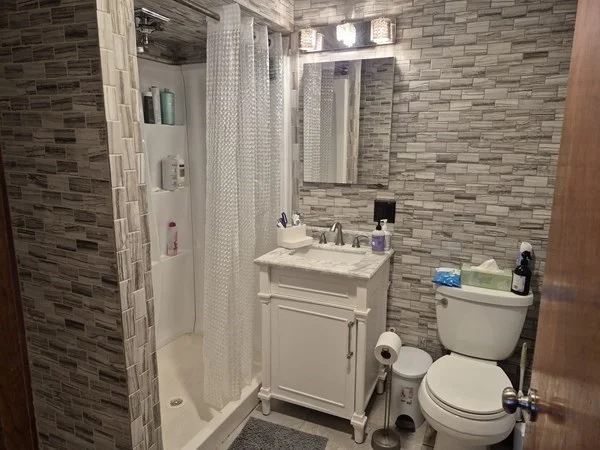 2 bed, 1 bath apartment for rent at 33A Jackson St Unit 203, Lynn — photo 6 of 7