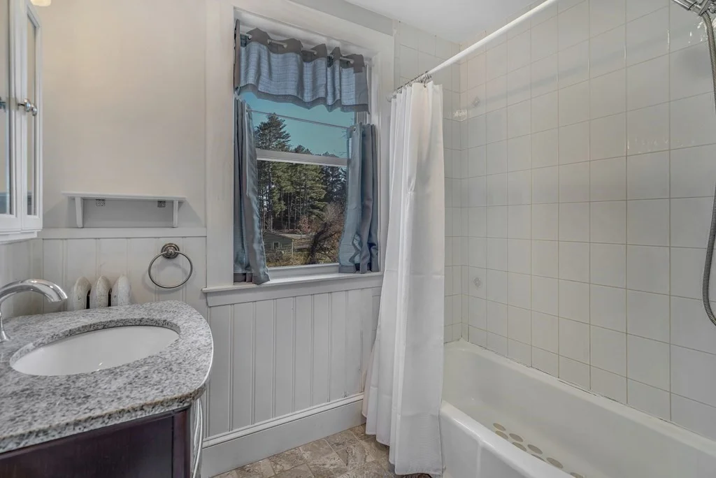 3 bed, 2 bath apartment for rent at 34-36 Maple Unit Right, Sudbury — photo 15 of 31