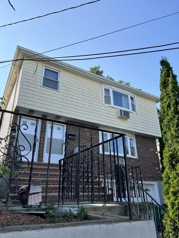 4 bed, 1 bath apartment for rent at 34-A Olcott St Unit 34A, Watertown — photo 1 of 14