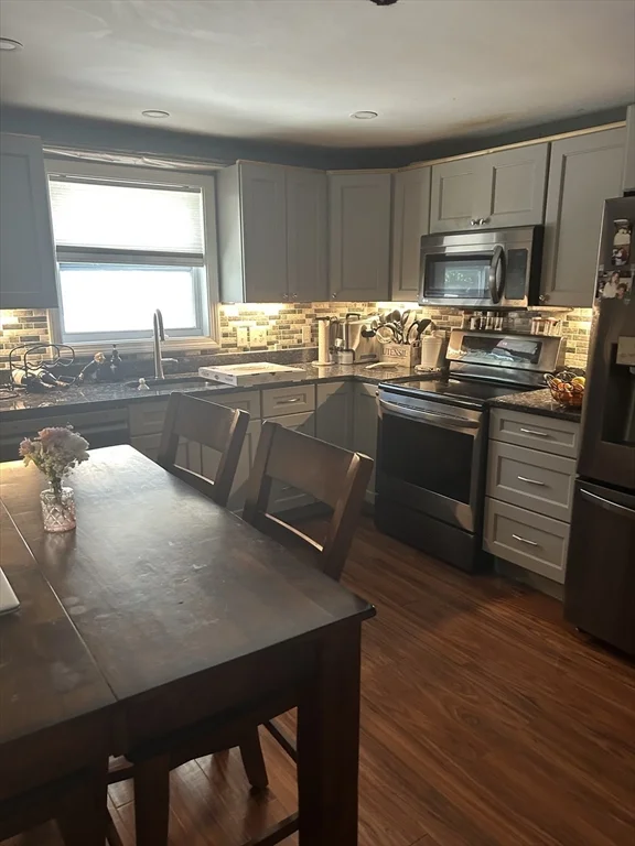 4 bed, 1 bath apartment for rent at 34-A Olcott St Unit 34A, Watertown — photo 2 of 14