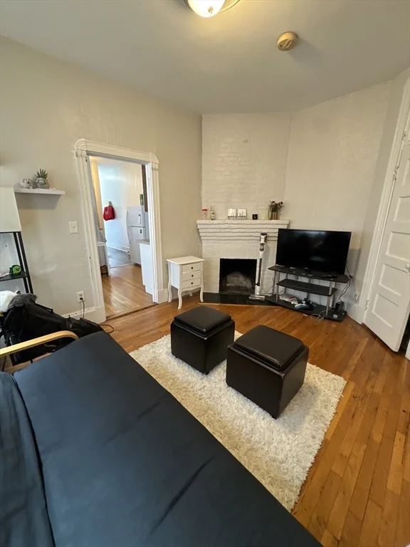 2 bed, 1 bath apartment for rent at 34 Anderson St Unit 6, Beacon Hill — photo 3 of 10
