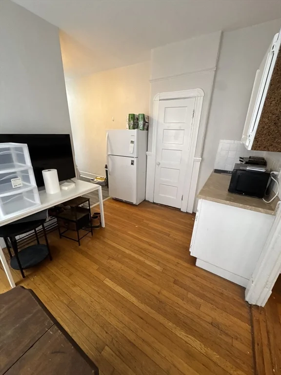 2 bed, 1 bath apartment for rent at 34 Anderson St Unit 6, Beacon Hill — photo 4 of 10