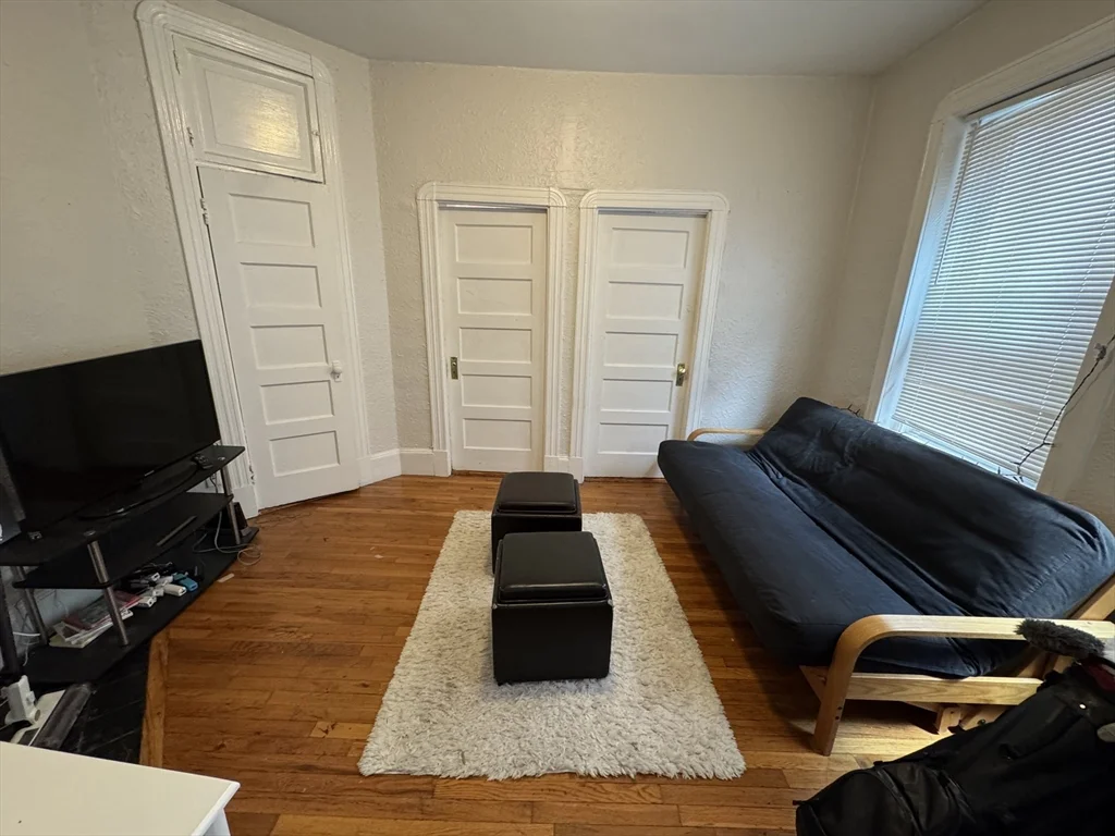 2 bed, 1 bath apartment for rent at 34 Anderson St Unit 6, Beacon Hill — photo 2 of 10