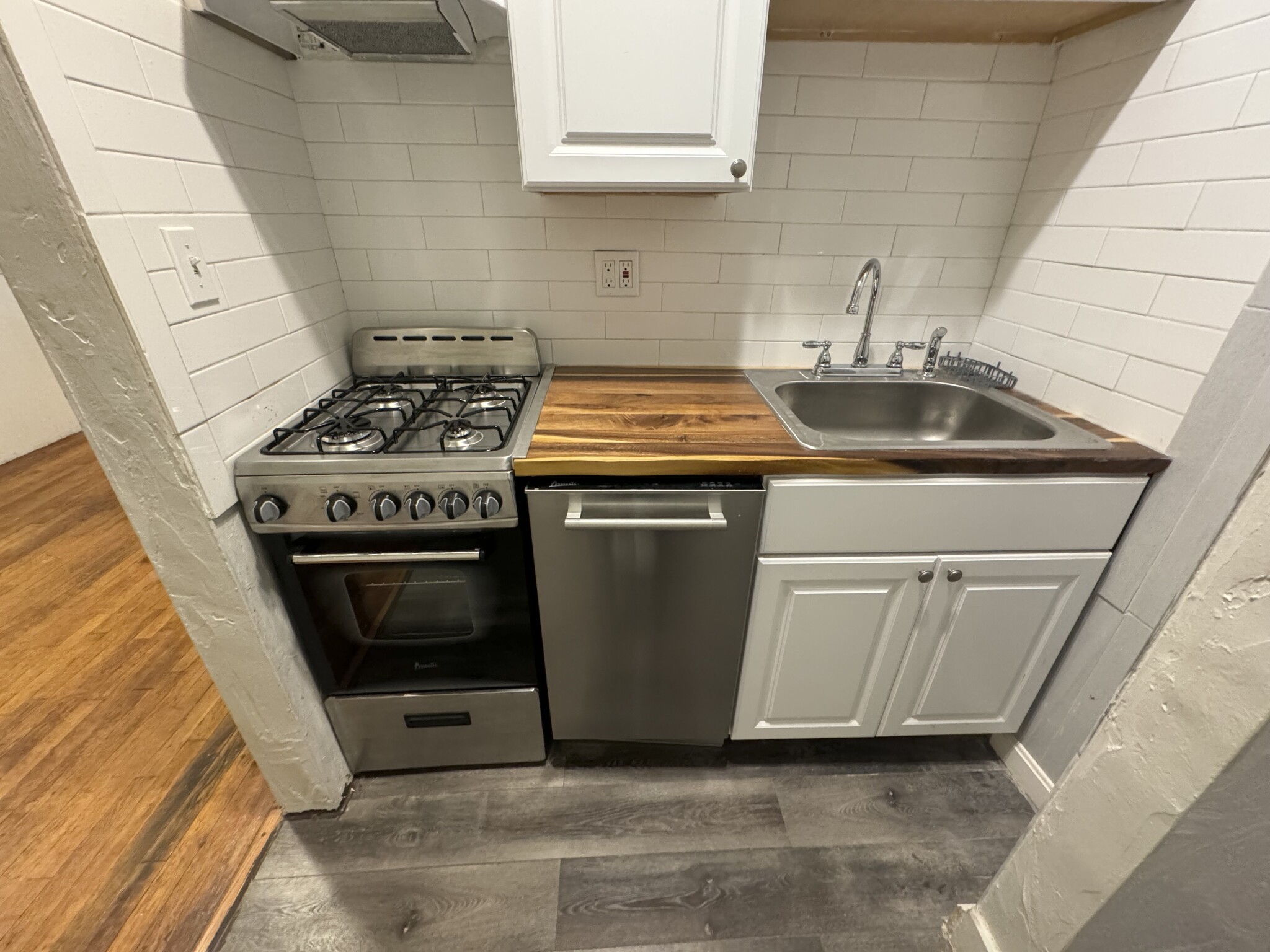2 bed, 1 bath apartment for rent at 34 Anderson Unit 2, Beacon Hill — photo 5 of 23