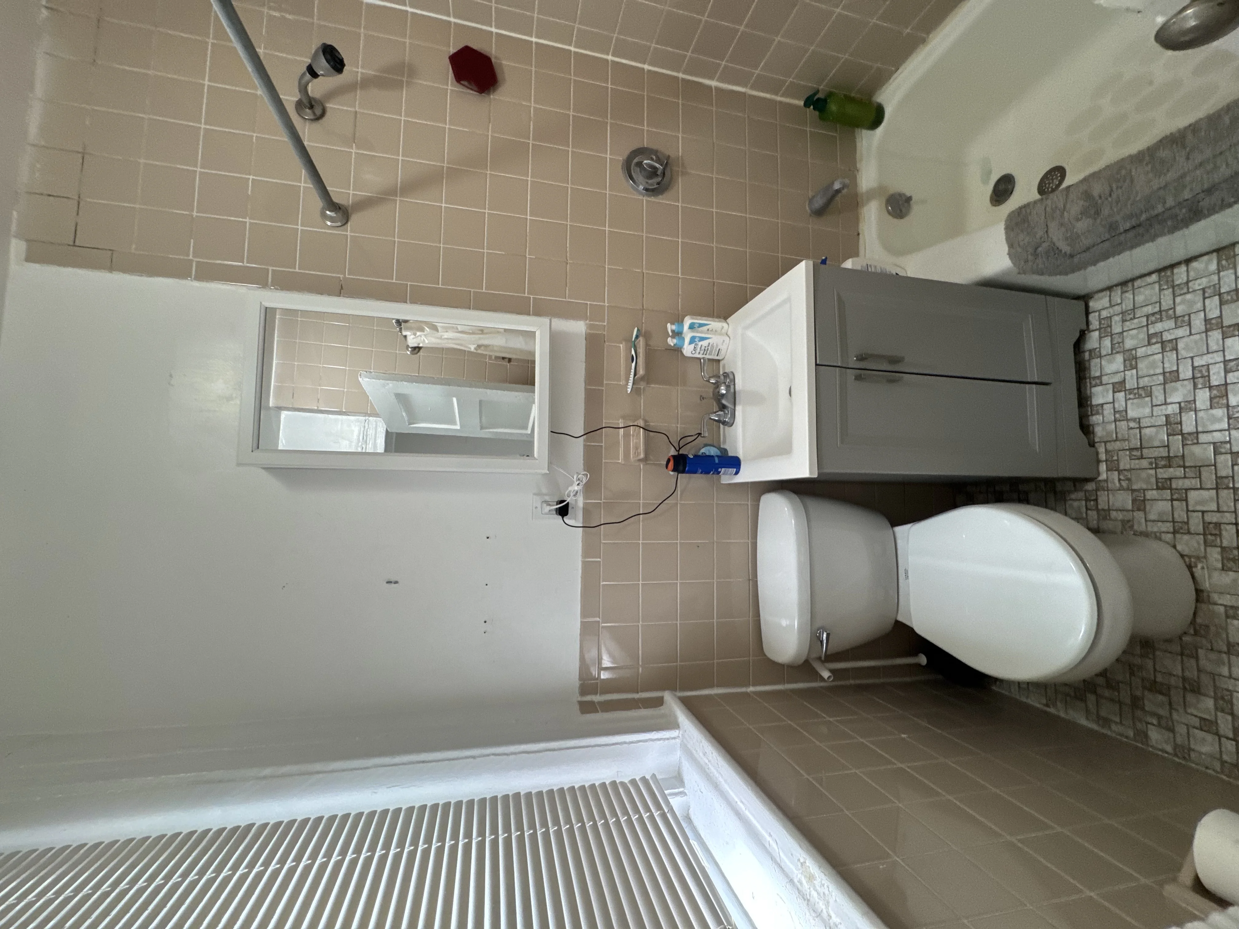 2 bed, 1 bath apartment for rent at 34 Anderson Unit 6, Beacon Hill — photo 4 of 10