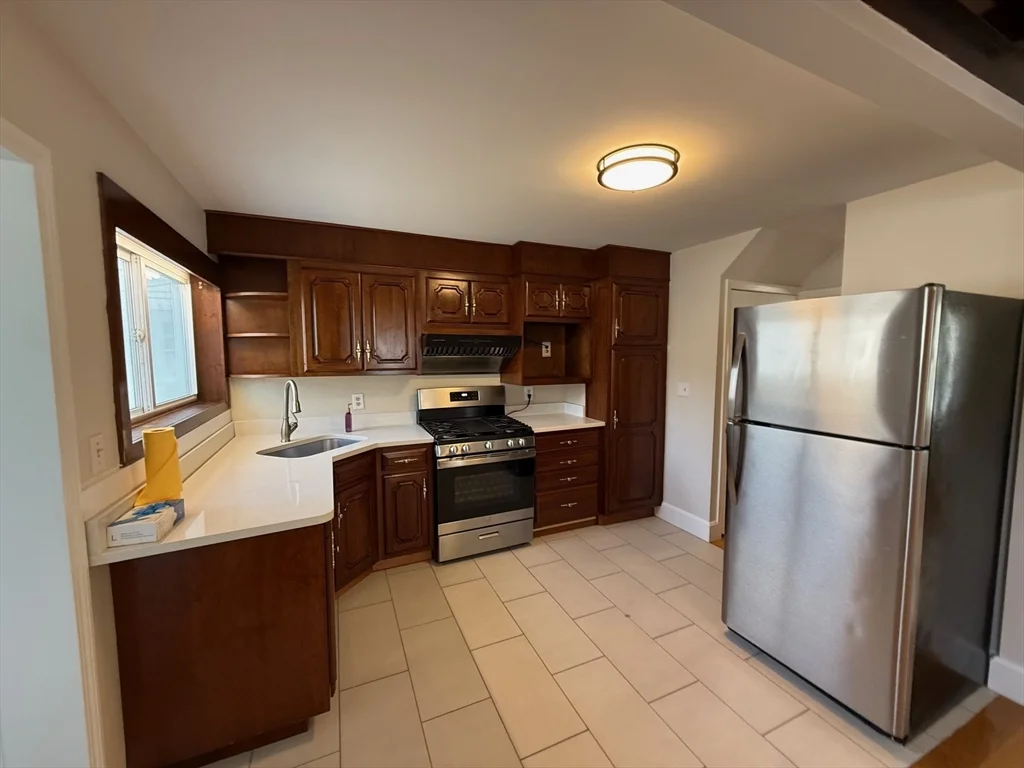 3 bed, 1 bath apartment for rent at 34 Arnold St Unit 34, Quincy — photo 6 of 24