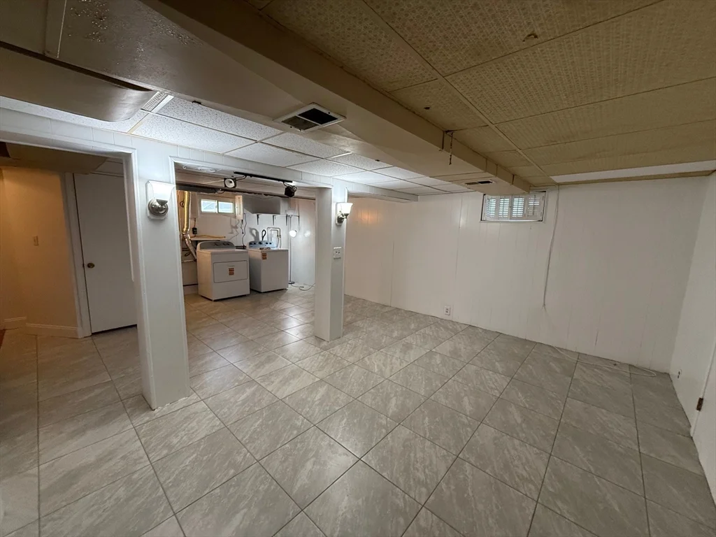 3 bed, 1 bath apartment for rent at 34 Arnold St Unit 34, Quincy — photo 16 of 24