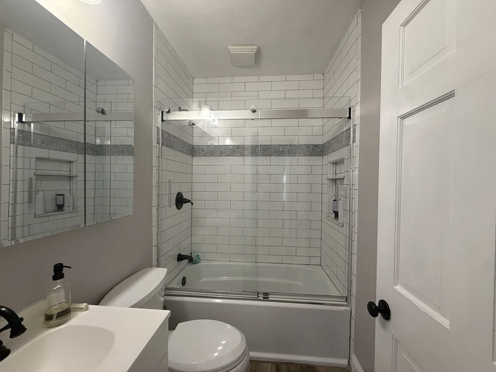 2 bed, 1 bath apartment for rent at 34 Baxter Ave Unit 34, Quincy — photo 4 of 13