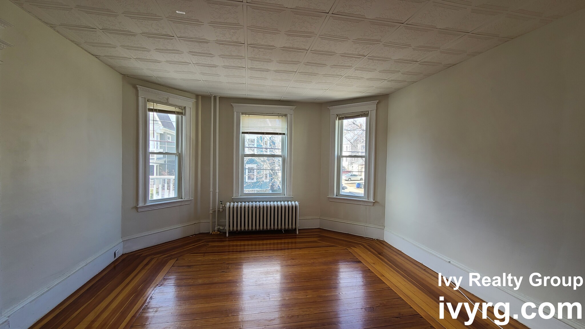 4 bed, 1.5 bath apartment for rent at 34 Bay State Ave Unit 2, Powder House Square — photo 3 of 13