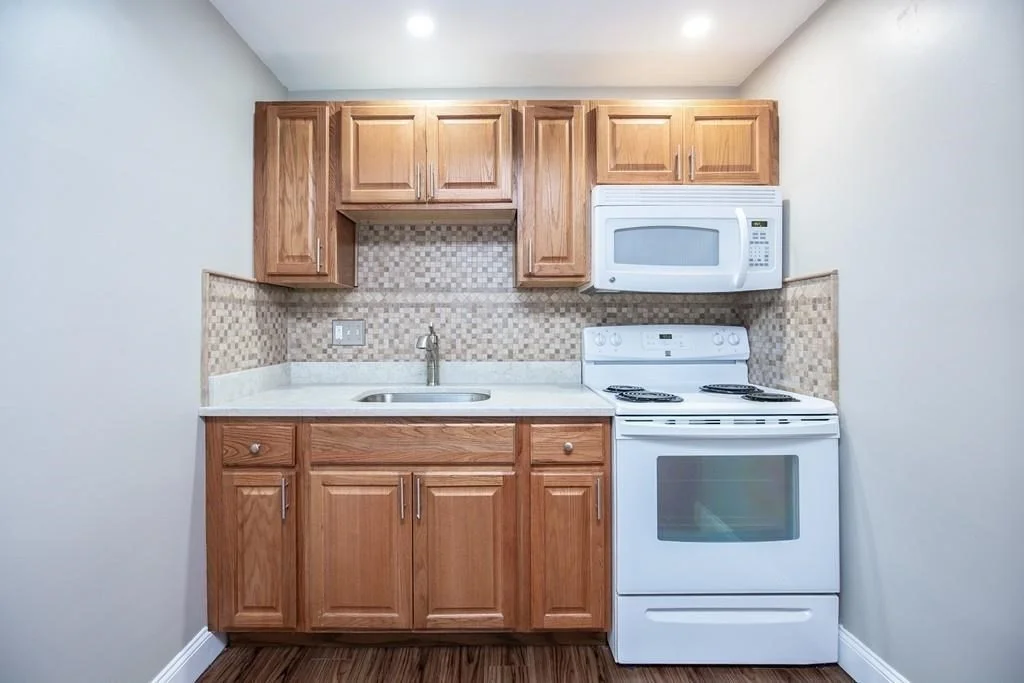1 bed, 1 bath apartment for rent at 34 Bayview Ter Unit 1, Danvers — photo 4 of 12