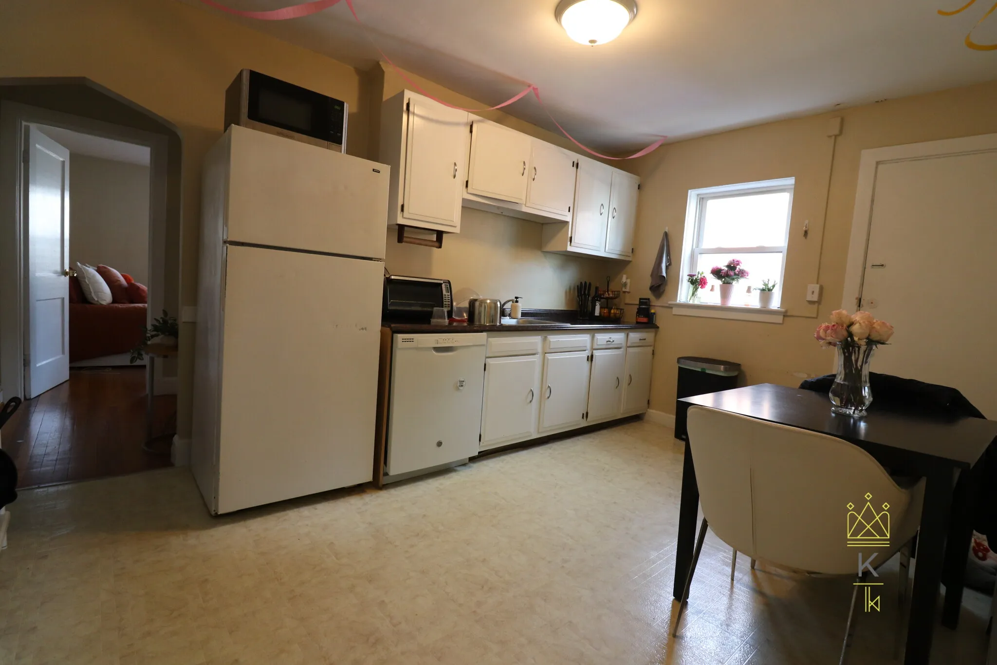 1 bed, 1 bath apartment for rent at 34 Beechcroft St Unit 2, Oak Square — photo 4 of 13