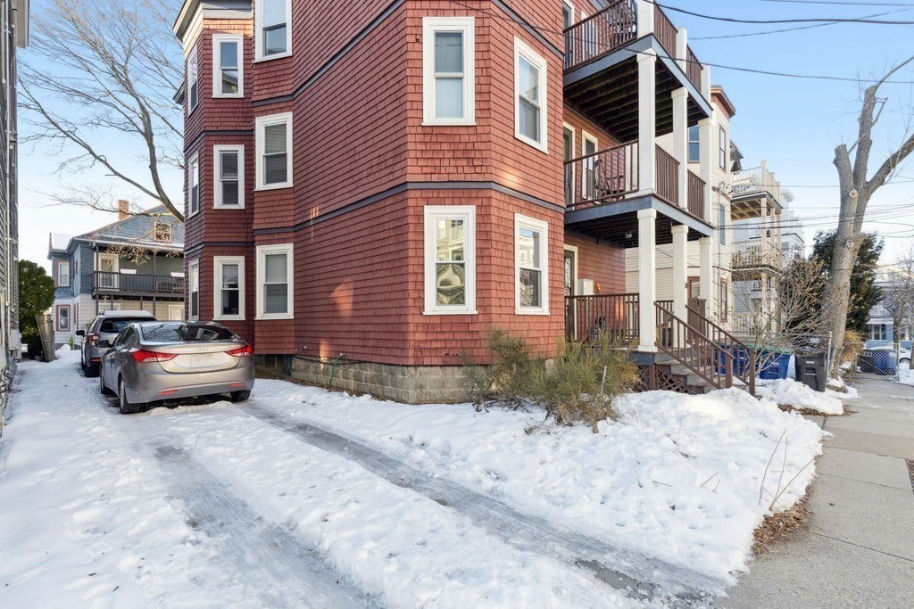 3 bed, 1 bath apartment for rent at 34 Belknap St Unit 1, Tufts University — photo 7 of 9