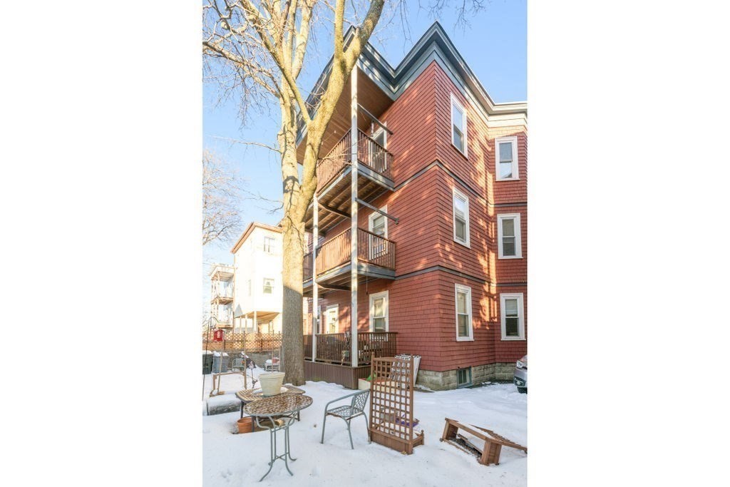 3 bed, 1 bath apartment for rent at 34 Belknap St Unit 1, Tufts University — photo 9 of 9
