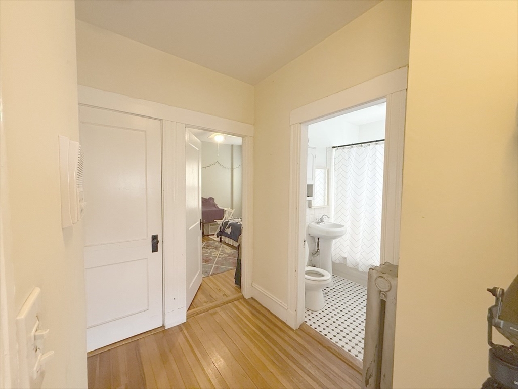 3 bed, 1 bath apartment for rent at 34 Belknap St Unit 2, Tufts University — photo 8 of 20