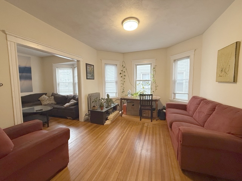 3 bed, 1 bath apartment for rent at 34 Belknap St Unit 2, Tufts University — photo 11 of 20