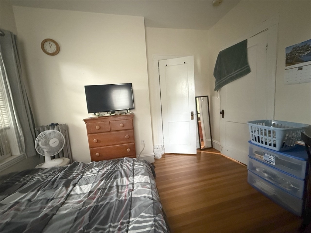3 bed, 1 bath apartment for rent at 34 Belknap St Unit 2, Tufts University — photo 16 of 20