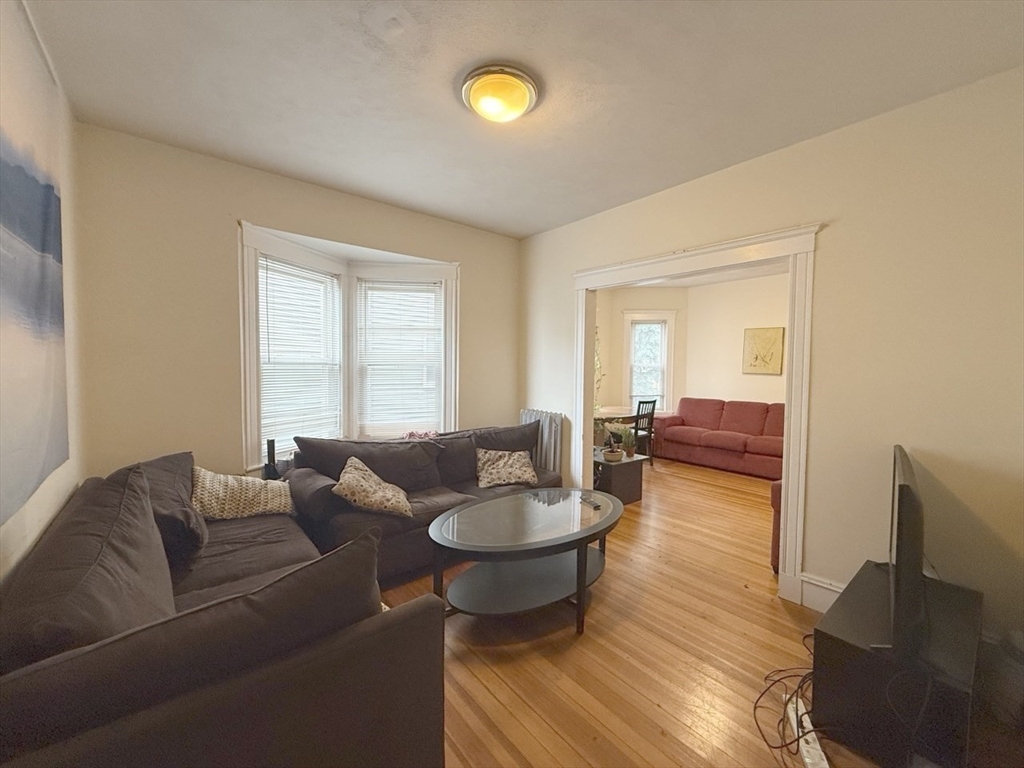 3 bed, 1 bath apartment for rent at 34 Belknap St Unit 2, Tufts University
