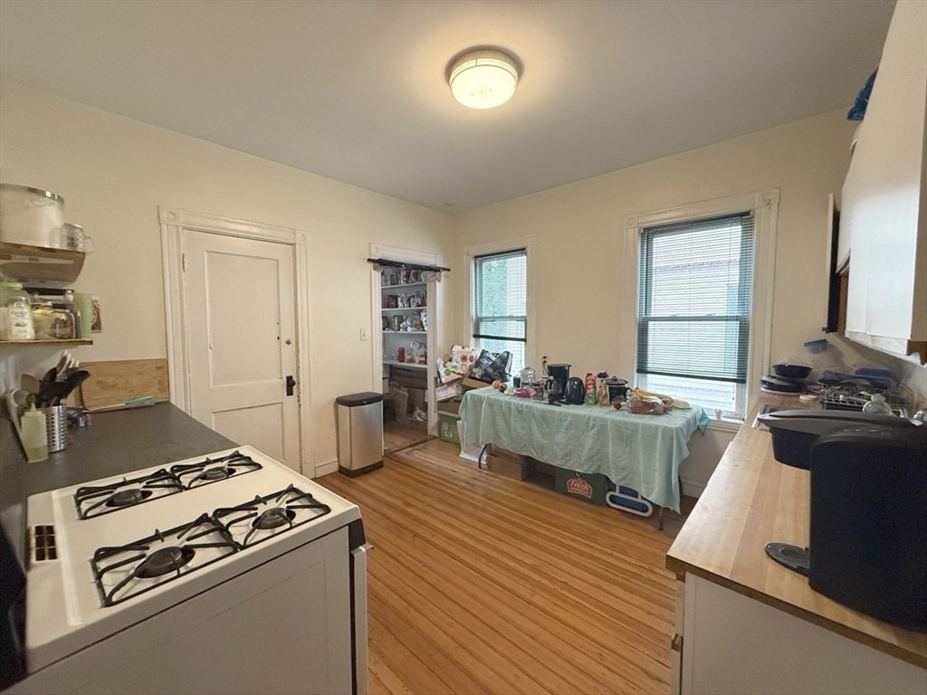 3 bed, 1 bath apartment for rent at 34 Belknap St Unit 2, Tufts University — photo 3 of 20