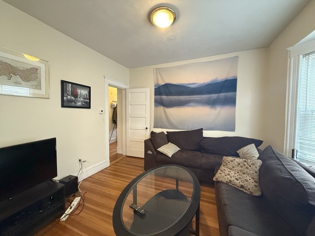 3 bed, 1 bath apartment for rent at 34 Belknap St Unit 2, Tufts University — photo 9 of 20