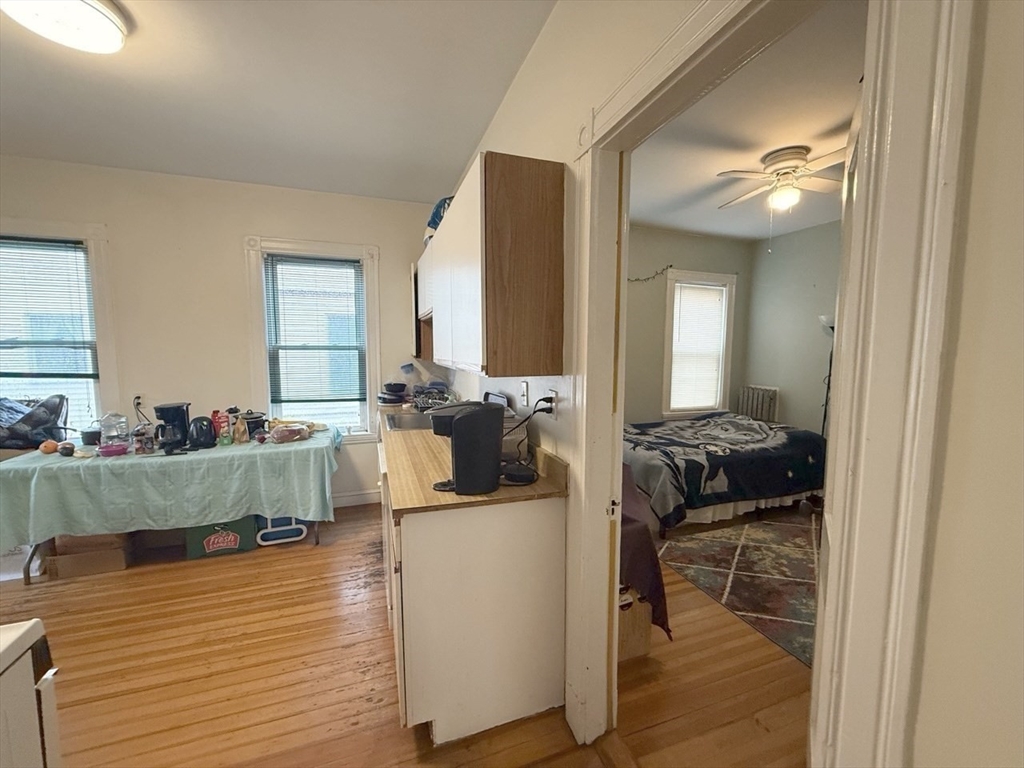 3 bed, 1 bath apartment for rent at 34 Belknap St Unit 2, Tufts University — photo 4 of 20
