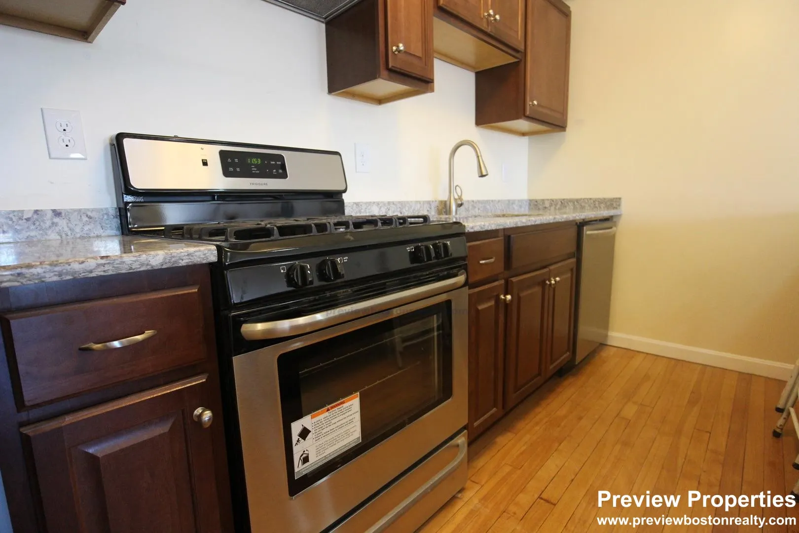 3 bed, 3.5 bath apartment for rent at 34 Bentley St Unit 1P, Brighton — photo 2 of 12