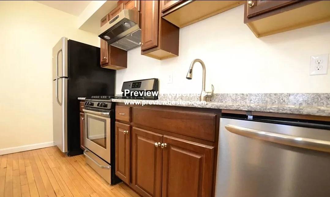 3 bed, 3.5 bath apartment for rent at 34 Bentley St Unit 1P, Brighton — photo 9 of 12