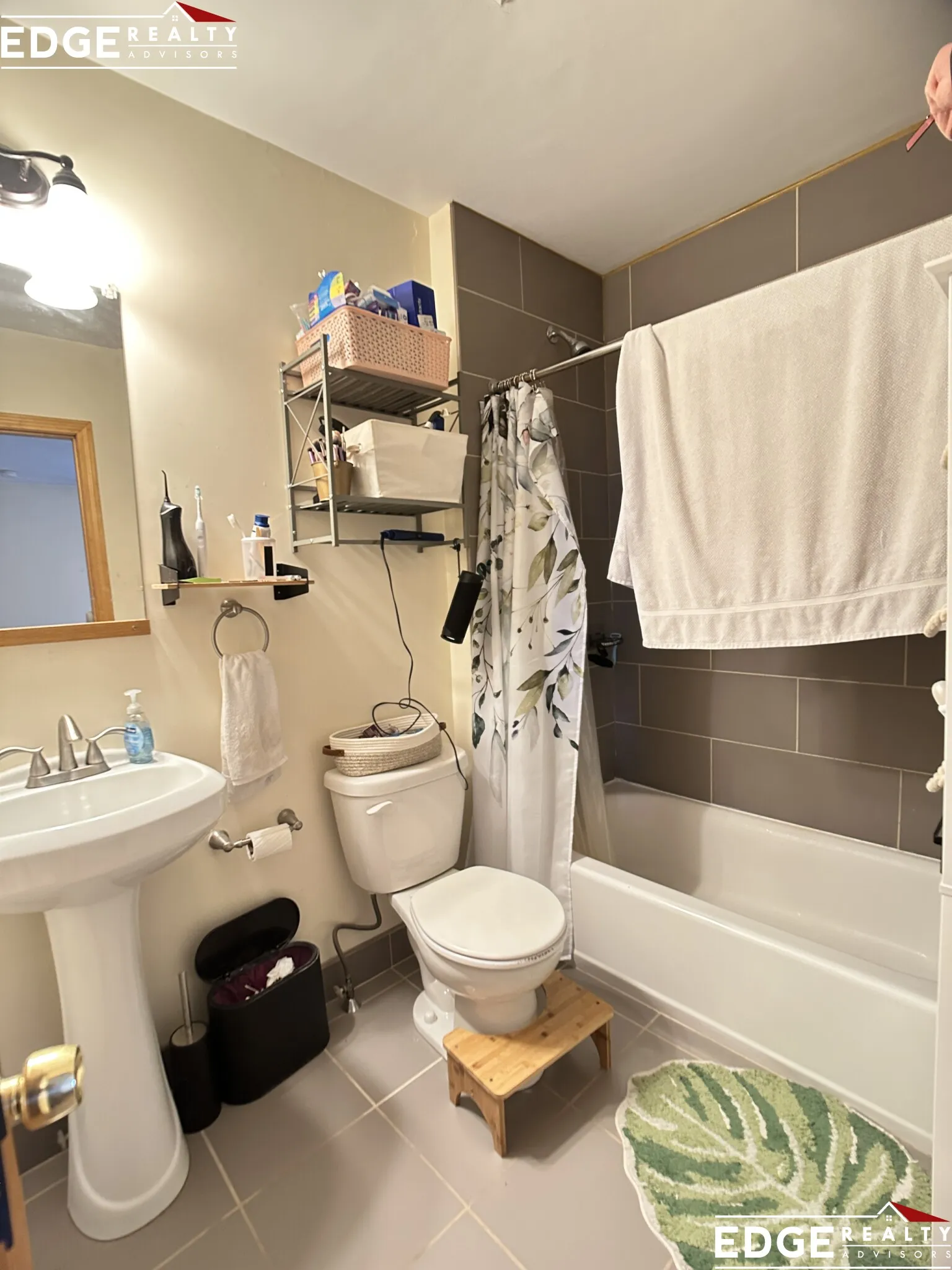 3 bed, 3.5 bath apartment for rent at 34 Bentley St Unit 2, Brighton — photo 6 of 9