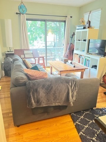 2 bed, 1 bath apartment for rent at 34 Bigelow Unit B, Mid-Cambridge — photo 3 of 8
