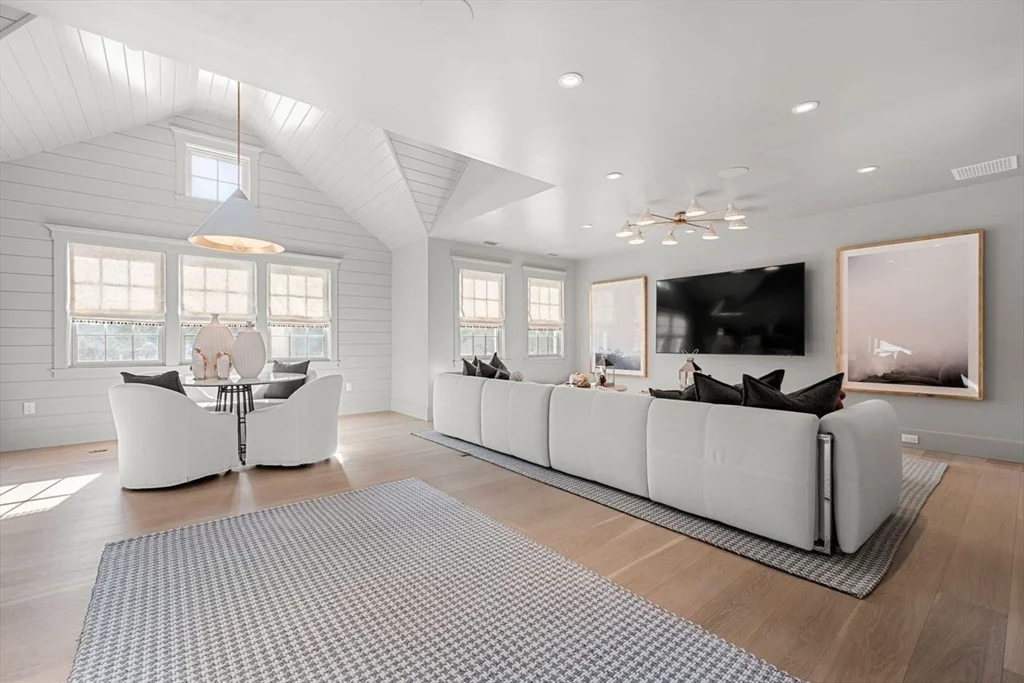 6 bed, 4+ bath apartment for rent at 34 Brewster Rd, Monomoy — photo 11 of 40