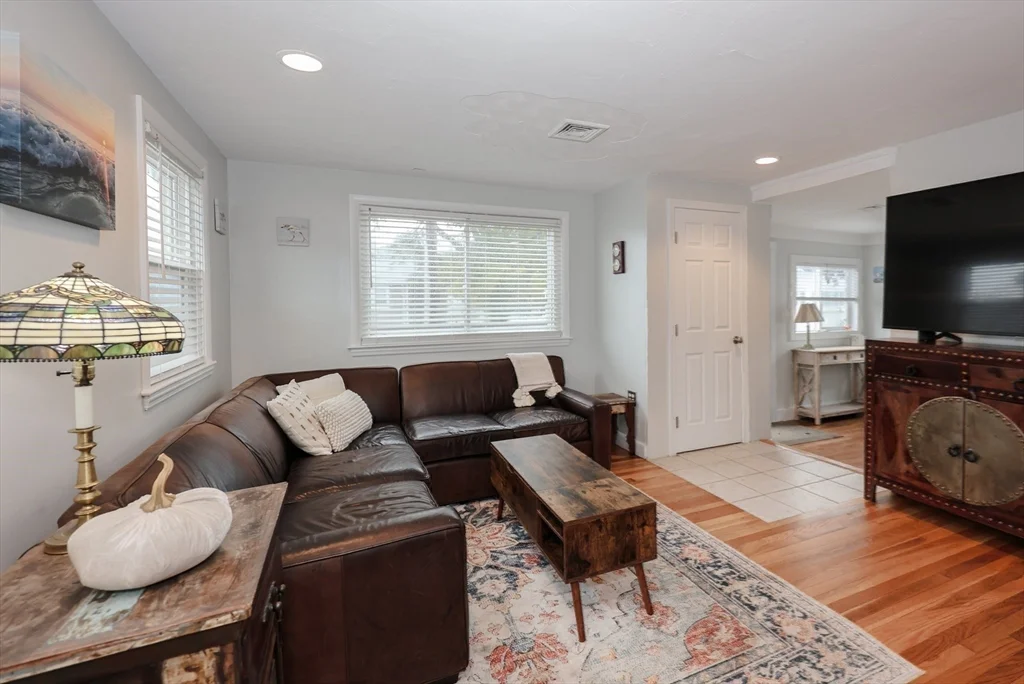 2 bed, 1 bath apartment for rent at 34 Brookline Ave Unit 2, Hull — photo 7 of 18