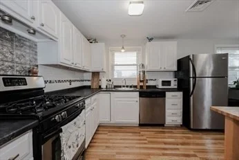 2 bed, 1 bath apartment for rent at 34 Brookline Ave Unit 2, Hull — photo 11 of 18