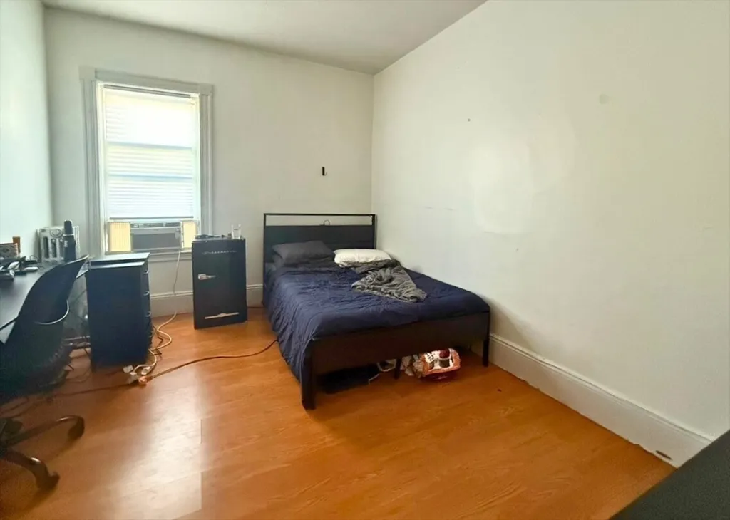 5 bed, 2 bath apartment for rent at 34 Cherokee St Unit 2, Mission Hill — photo 4 of 22