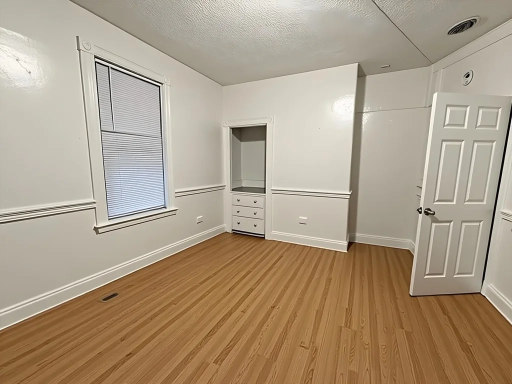 4 bed, 2 bath apartment for rent at 34 Cherokee Unit 1, Mission Hill — photo 9 of 12