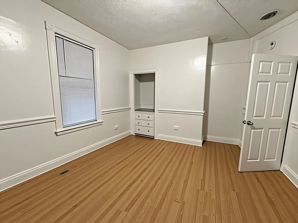 5 bed, 2 bath apartment for rent at 34 Cherokee Unit 3, Mission Hill — photo 11 of 14