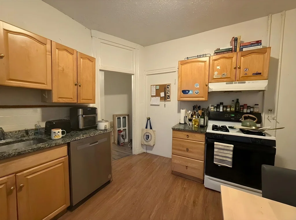 5 bed, 2 bath apartment for rent at 34 Cherokee Unit 3, Mission Hill — photo 2 of 14