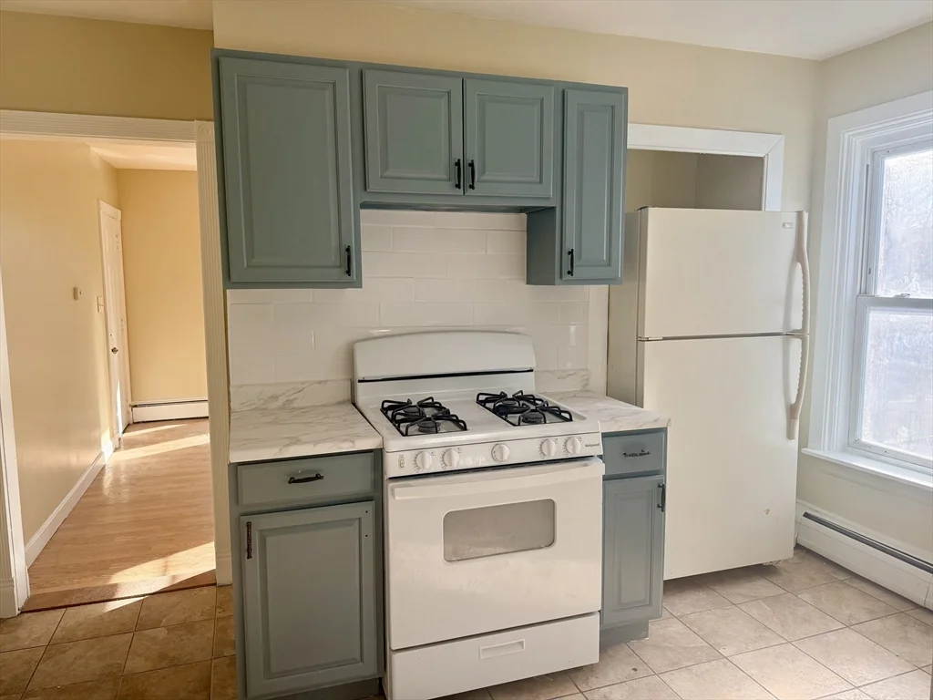 3 bed, 1 bath apartment for rent at 34 Cherry St Unit 2, Brockton — photo 2 of 7
